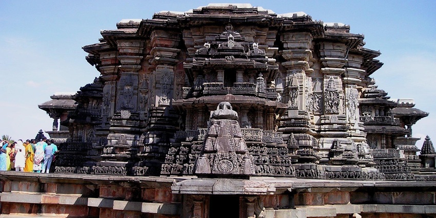 Shri Merudham Tirth near Mahudi temples, a peaceful Jain spiritual site.
