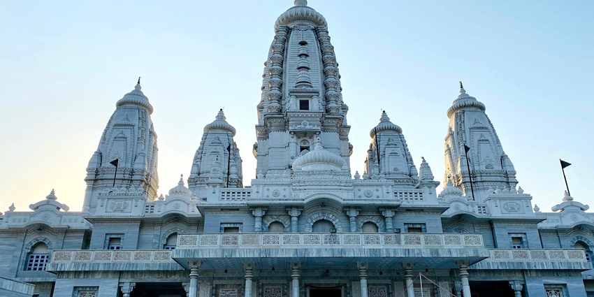 Shri Pansar Mahavirswami Tirth near Mahudi temples, a serene Jain pilgrimage site.