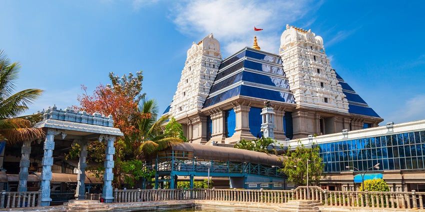 Shri Radha Krishna Mandir in Vasco da Gama with lively festivities and spiritual shrines