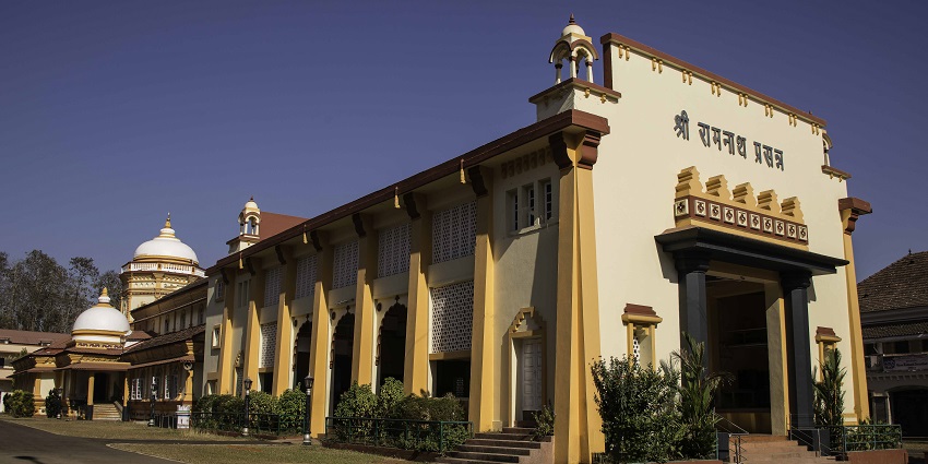 Image of main entrance and Temple complex of Shri Ramnathi Temple in Ponda