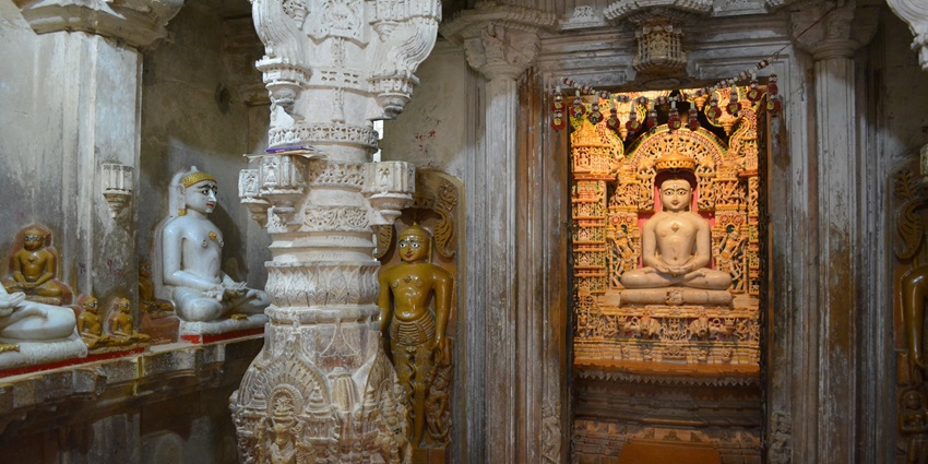 Dedicated to Lord Sambhavnath, the third Tirthankara, this mandir is a must-visit here.