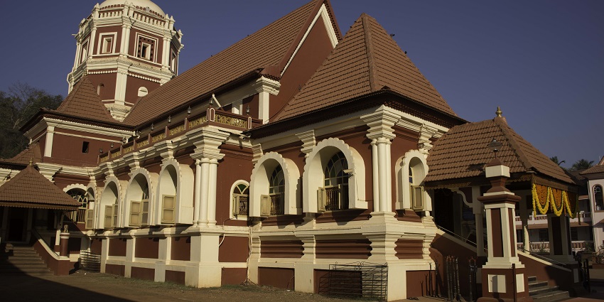 Shri Shanta Durga Temple explore the diving near the Colva Beach