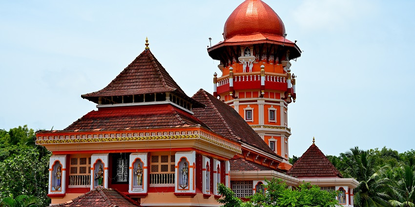 Shri Shantadurga Kunkalikarin Temple is one of the most amazing tourist attractions.