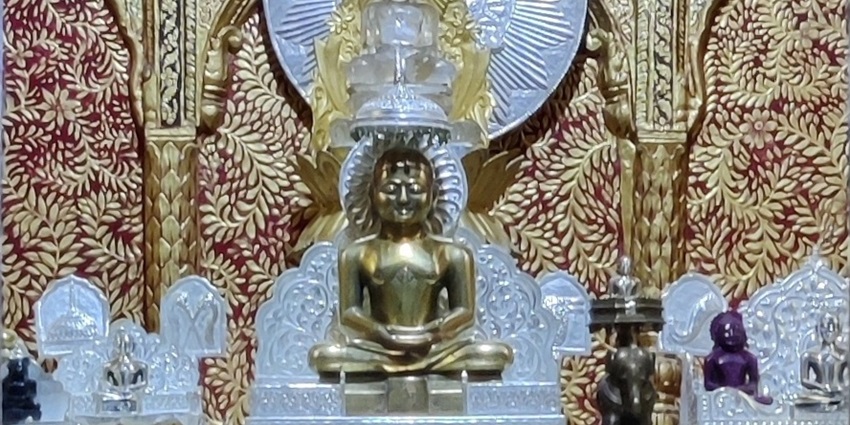 The sacred Shri Sumatinath Mandir is dedicated to the 5th Tirthankara, Lord Sumatinath.