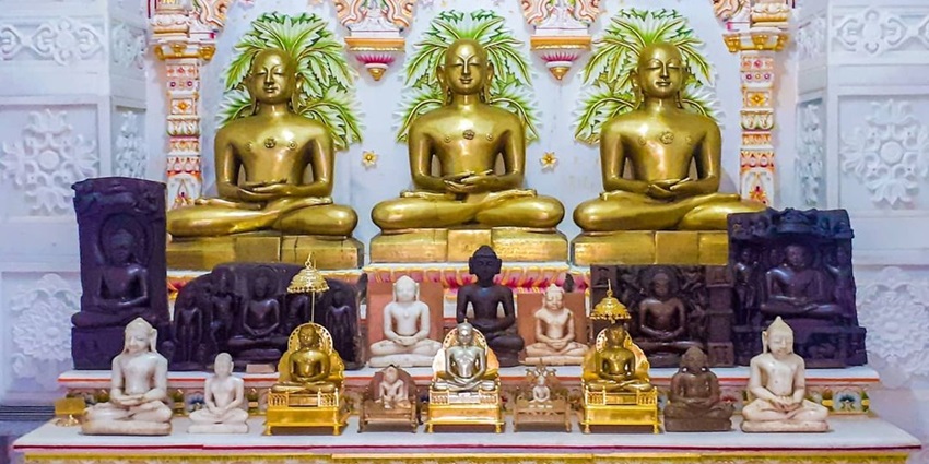 This small yet significant mandir is dedicated to Lord Suparshvanath, the 7th Tirthankara.