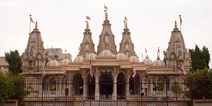 Shri Swaminarayan Mandir in Dakor, showcasing its stunning architecture and design
