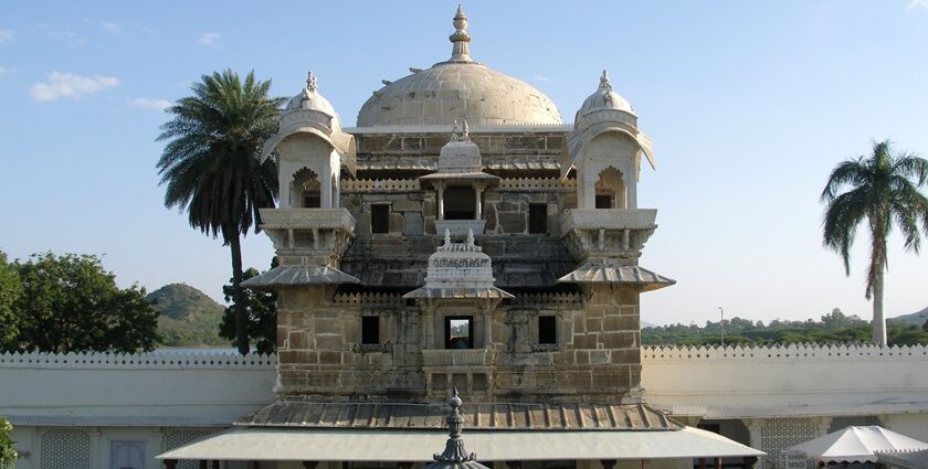 Majestic brown columns of Shrinathji temple highlighting stunning architectural elegance.