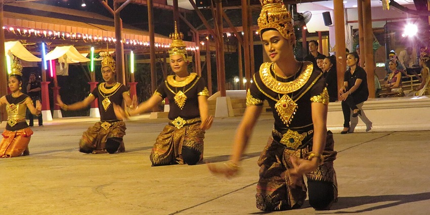 Enjoy the Siam Niramit performances in Phuket with its historical acts and concepts