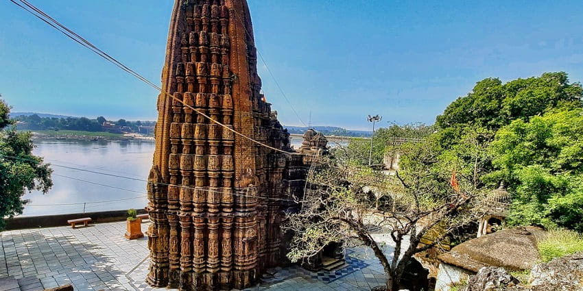 The exterior view of Siddhanath Temple, the best place near Omkareshwar Temple, highlights its historic architecture and carvings.