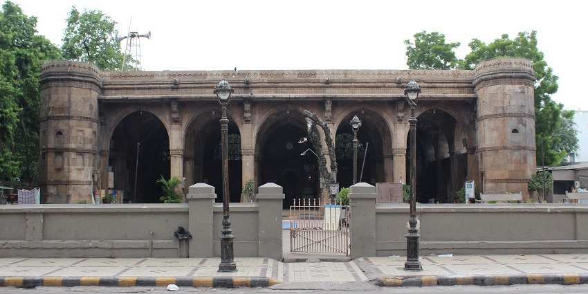 Front view of the Sidi Saiyyed Mosque that is known for its lattice work and Indo-Saracenic style