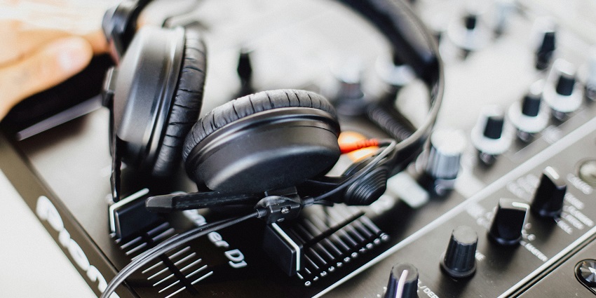 Silent Noise Party is where people wear headphones and tune to their own rhythm