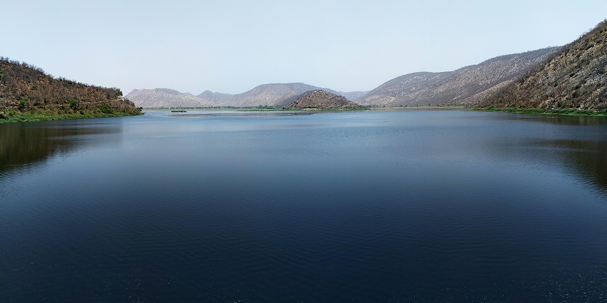A scenic view of Siliserh Lake, one of the serene places to visit near Bhangarh Fort.