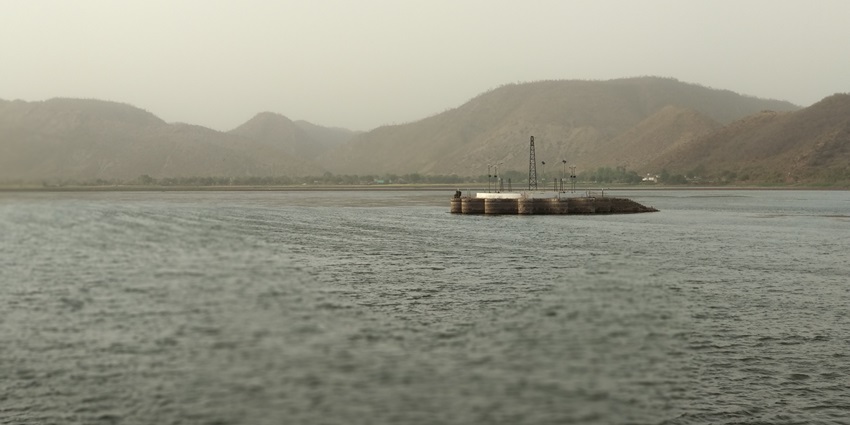 Serene Siliserh Lake, a popular spot for boating and picnics near Sariska for travellers.