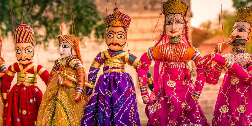 Silk Route Camp hosts the best Jaisalmer New Year party with cultural performances.