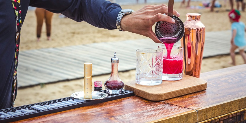 Silver Sand Bar is one of the best beach bars to enjoy Ko Samet nightlife for singles.