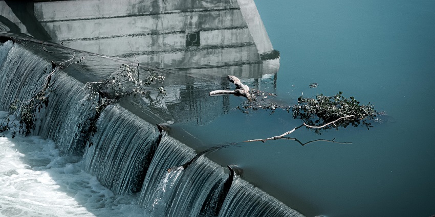A glimpse of the shimmering waters cascading from the famous Sindhrot Dam.