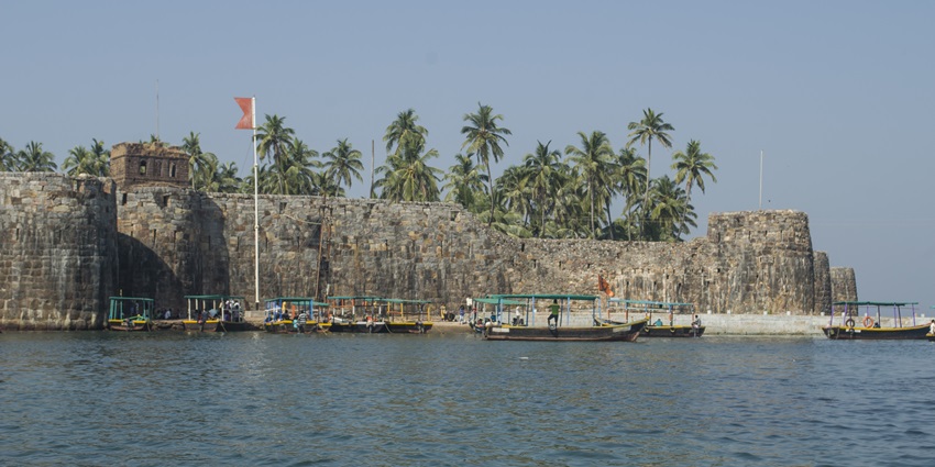 Sindhudurg Fort, one of the best places to visit near Tarkarli offers stunning views and rich heritage.