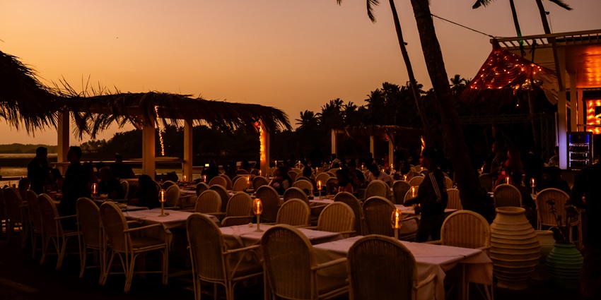 Image of open beach dining restaurant resembling the vibes of Thalassa in Vagator