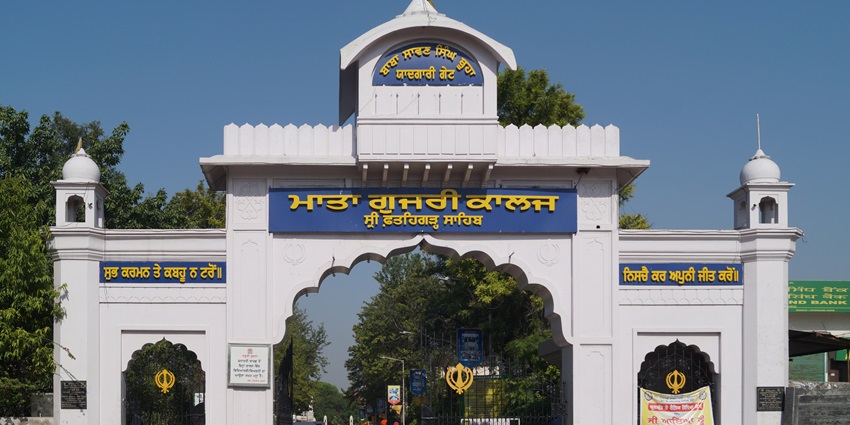 A breathtaking view of a gurudwara with white architecture during the daytime for all.