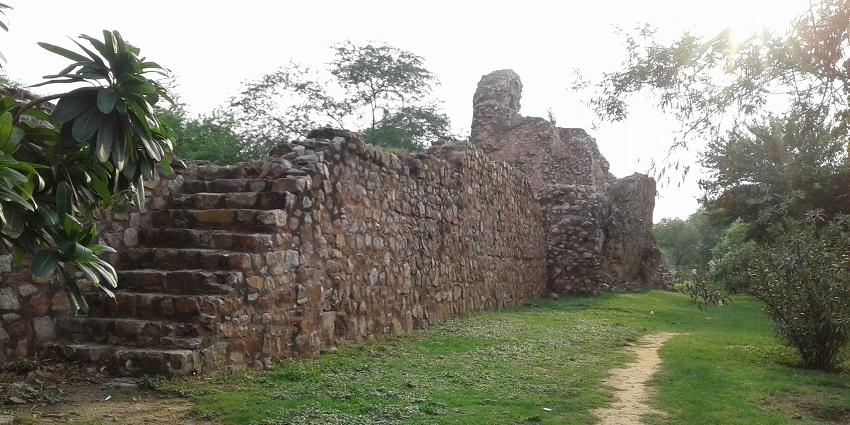 Ruined line of walls, bastions & gateways of Siri Fort, one of the most ancient cities of historic Delhi.