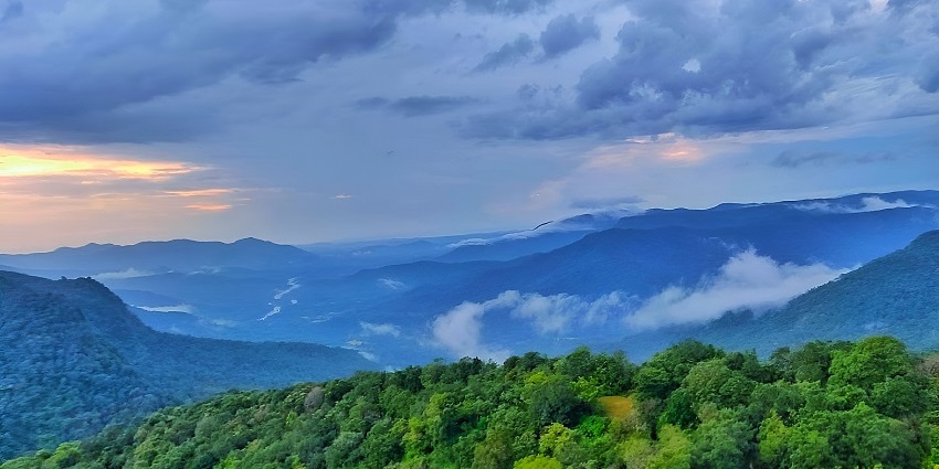 One of the best hill stations near Karnataka, Sirsi is an inviting location that offers a refreshing natural break.