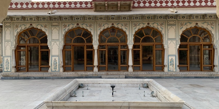 The Sisodia Rani Garden, which blends Mughal and Rajasthani architectural styles