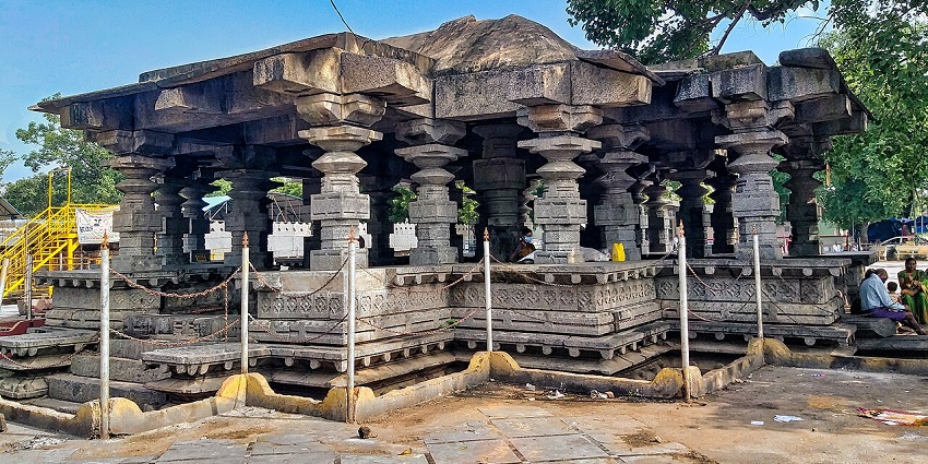 Siva Mallikarjuna Temple is one of the attractions near Srisailam Wildlife Sanctuary.