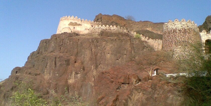 Siwana Fort was built in the 10th century showcasing India's architectural heritage.