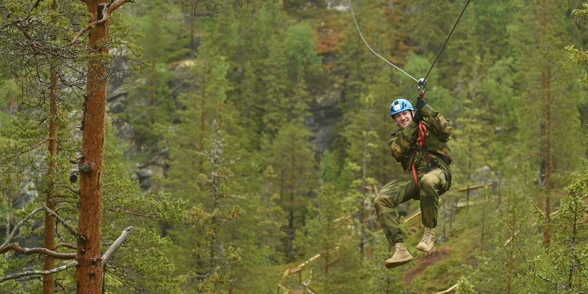 The amusement park in Surat Olpad offers ziplining.