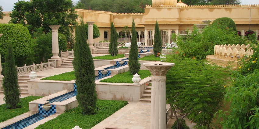 New Year parties in Udaipur’s Sky Garden with cocktails and fireworks.