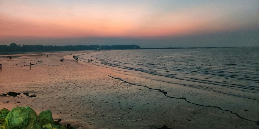 A mesmerising view of the Sunset Point featuring sprawling beaches and a sunset.