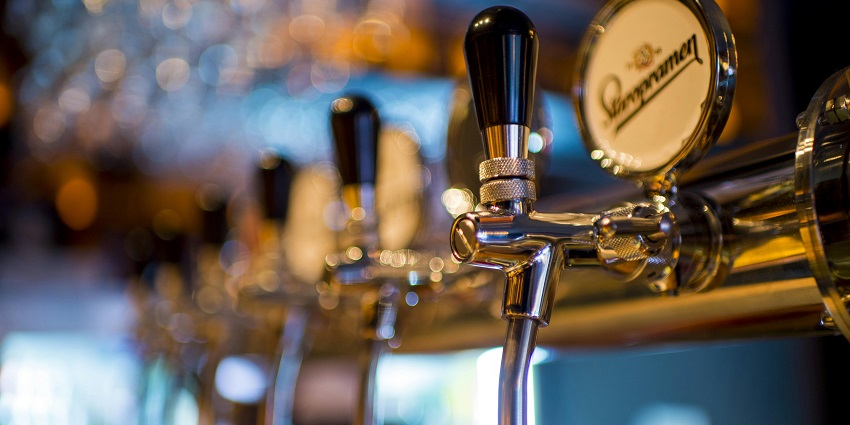 Soi 7 Pub And Brewery conducts screenings of sports tournaments for entertainment.