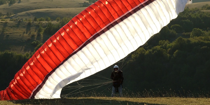 Soil Adventures offers thrilling paragliding with stunning views of Jaipur.