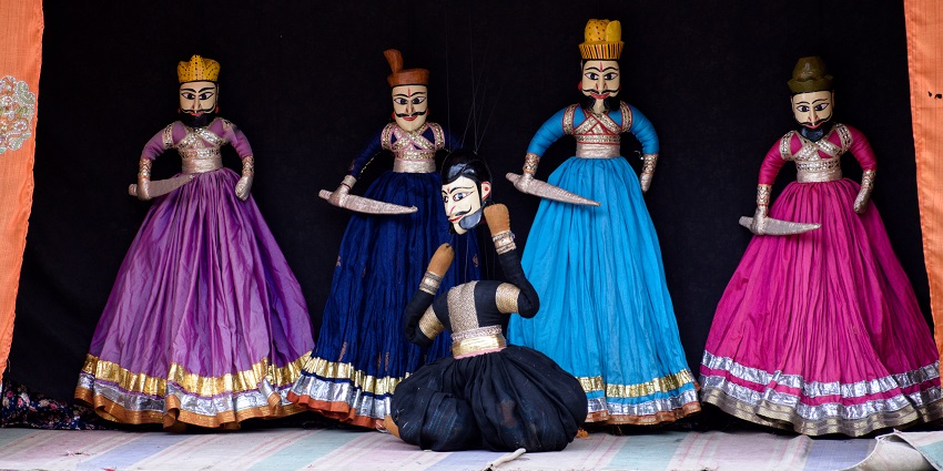 The markets are vibrant offering various traditional items, handicrafts and artistry.