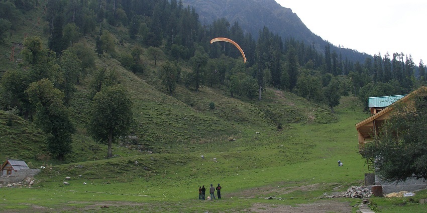 An image of Solang Valley, one of the spots for paragliding in Kullu, Himachal Pradesh.