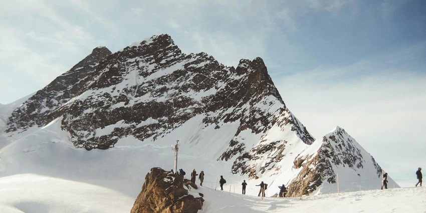 Enjoy scenic Solang Valley, one of the highlights in Manali trekking experiences