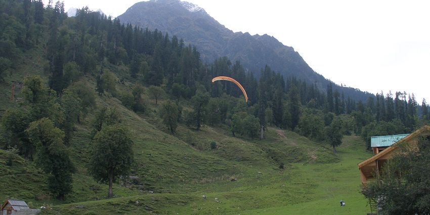 Solang valley is another adventurers haven near Hampta pass trek, offering many adventure sports