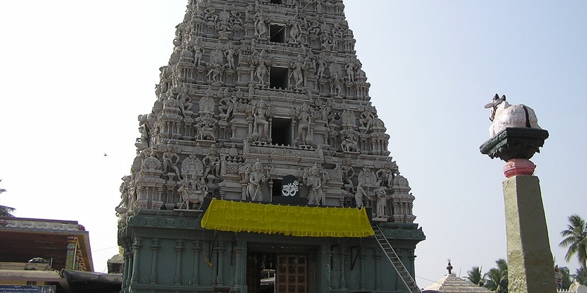 Stone shrine of Lord Someswara at Somarama Temple’s ornate facade.