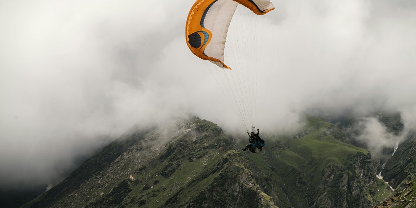 Some of the famous spots in paragliding in Kullu in the state of Himachal Pradesh.