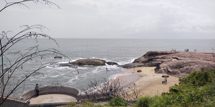 Someshwara is among the popular beaches in Mangalore known for its rock shilas.
