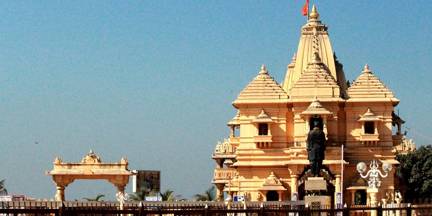 Somnath Temple is one of the most revered temples in Gujarat for every traveller.