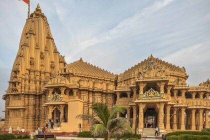 The Somanath temple highlights its stunning architecture and peaceful environment.