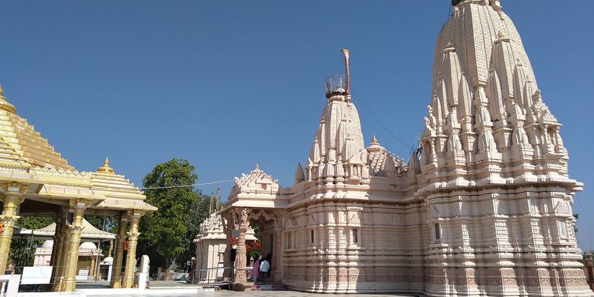 The famous Jain Temples in Gujarat feature a huge complex.