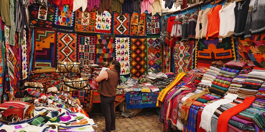 A glimpse of the South Extension Market known for its vibrant markets and showrooms.