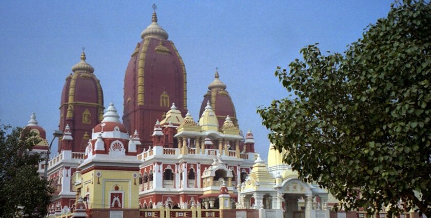 A picture of a temple in Delhi with intricate South Indian architecture and traditional designs