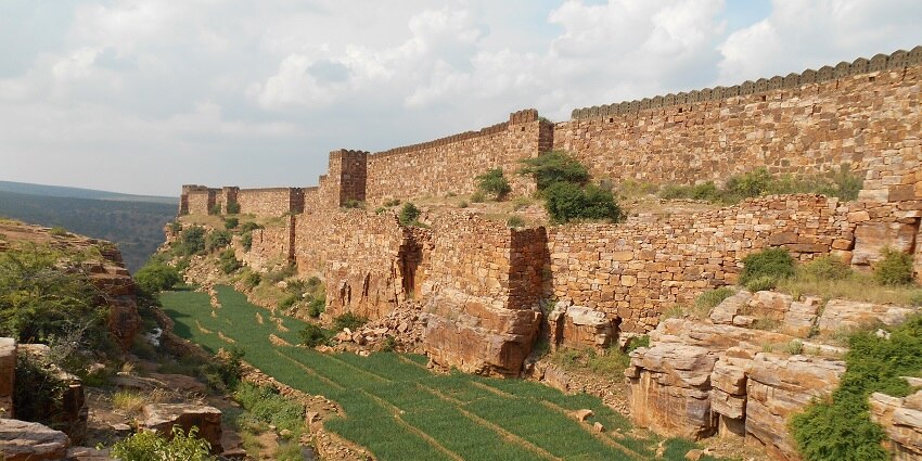 Majestic view of the stream behind Ganikota Fort, one of the best places to visit in Gandikota for history lovers