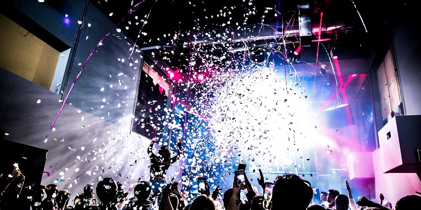 Luxurious resort offers an all-inclusive New Year celebration with live performances.