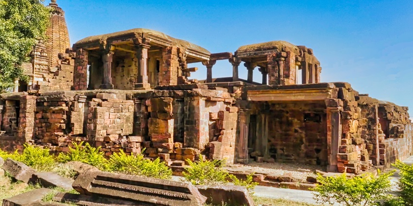 Sphatik Shila is one of the best places to visit in Chitrakoot for spiritual travellers