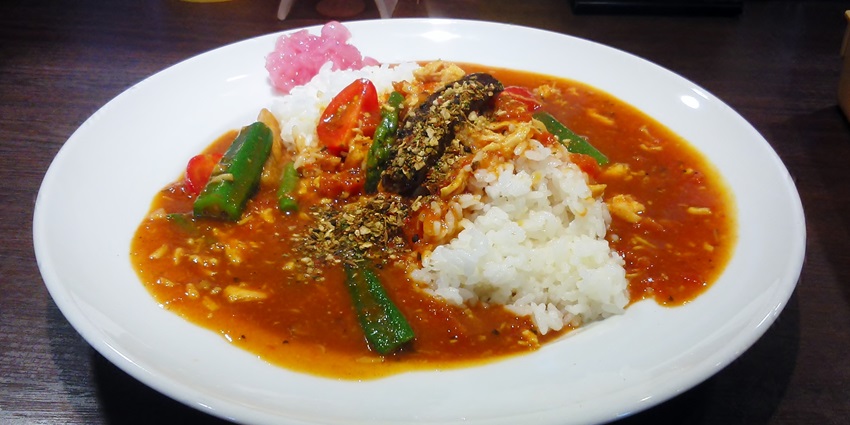 Delicious spicy curry and rice served at the spice junction
