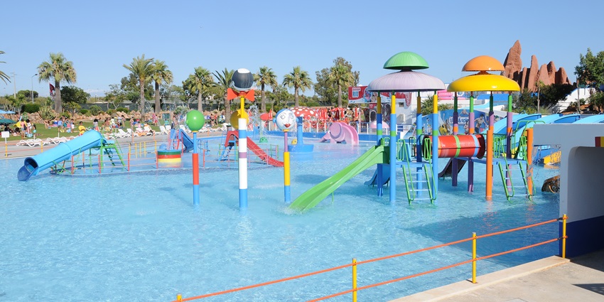 The water park features kids area.